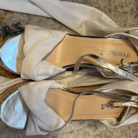 White wrap around platform sandals - Picture 2 of 9